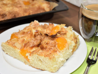 Absolut gelungen... mein Kokos-Mandarinen-Blechkuchen hat einen besonders luftig-lockeren Teig. Zum Anbeißen.