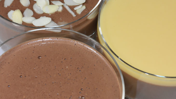 Tobis Schokopudding Drei Varianten meines Schokopuddings mit unterschiedlichen Toppings - pur, mit Mandeln und Eierlikör.