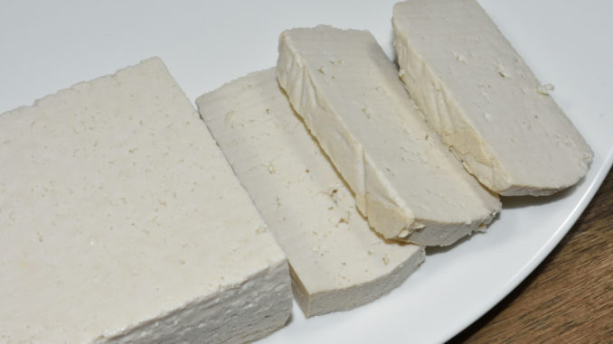 Tofu Tofu ist ein Klassiker der vegetarischen Küche. Manche mögen ihn, andere... nicht.