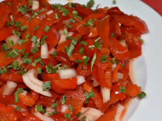 Tomatenpaprika-Salat - gesunder Quickie für Kalorienbewusste ! (Und schmecken tut er natürlich auch...)