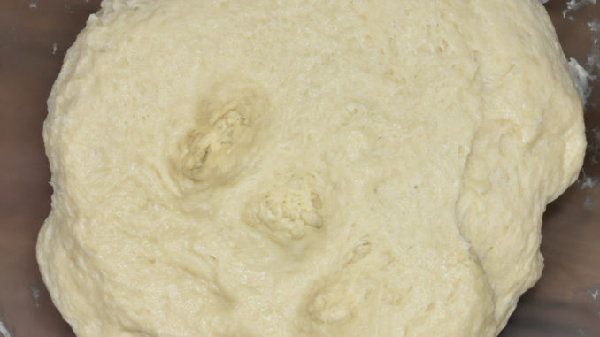 Perfekter Hefeteig So sieht ein perfekt gekneteter Hefeteig aus! Daraus kriegst Du jetzt einiges gebacken... ob kerniges Brot, zarte Brötchen oder süßes Gebäck, allein Deine Phantasie entscheidet.