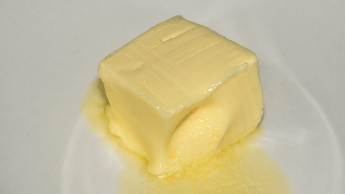 Zum Backen von Plätzchen sollte die Butter lediglich weich sein, nicht vollständig geschmolzen.