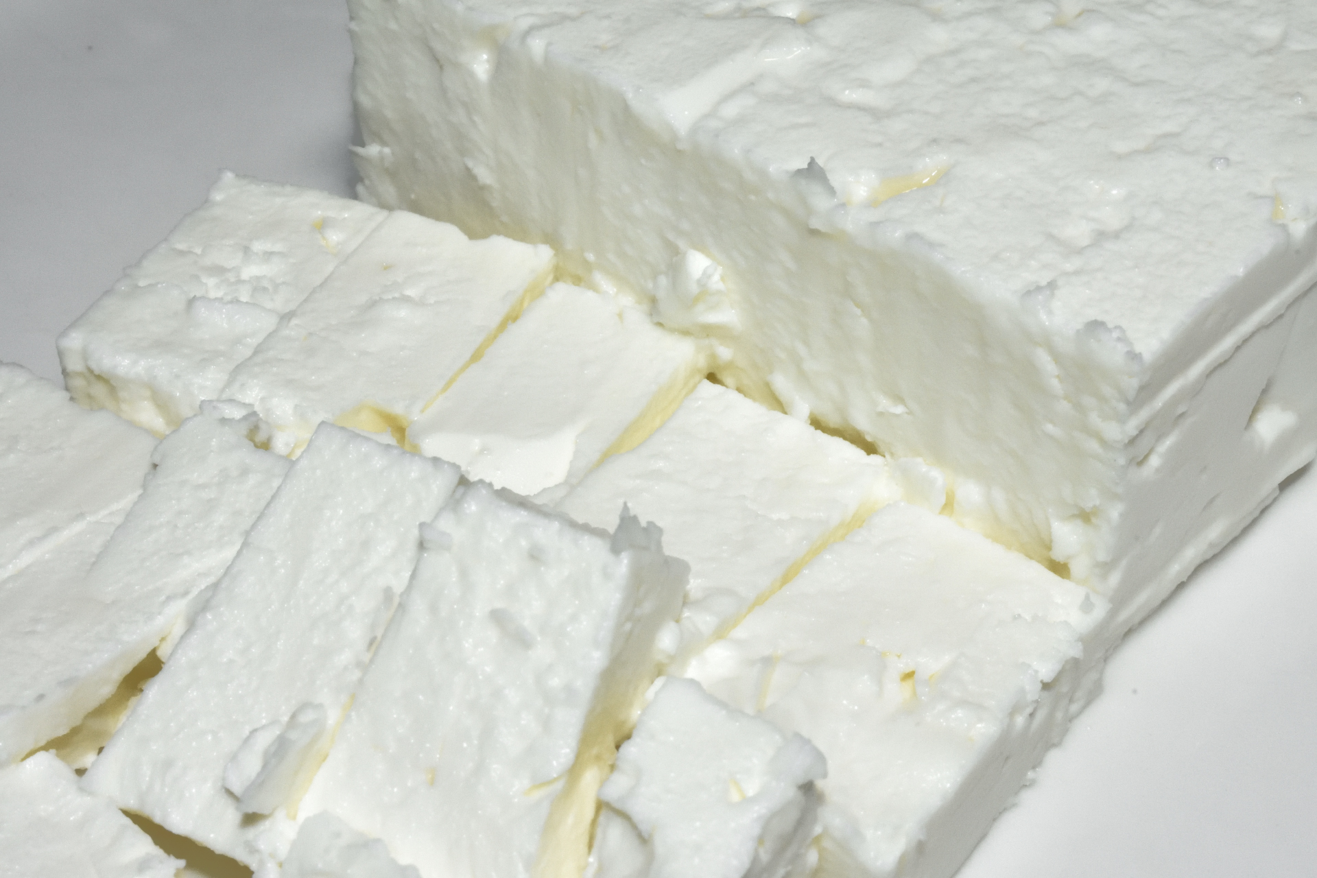 Feta-Käse | Original Feta stammt immer aus Griechenland und wird dort ausschließlich aus Schafsmilch (teilweise mit einem Anteil Ziegenmilch) hergestellt.