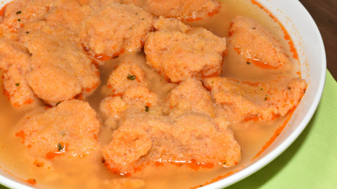 Schluss mit blassen Grießklößchen - Veggie Tobi bringt Farbe in die Suppe! :-)