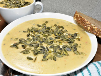 Kokosmilch verleiht meiner cremigen Kartoffelsuppe ein exotisches Aroma. Und serviert in einer Tasse wird sie auch zu einem optischen Hingucker - ideal als Vorspeise.