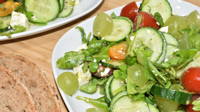 Gurkensalat muss nicht langweilig sein - mit frischen Zutaten und dem richtigen Dressing (ich sag nur Zitrone...) wird daraus ein moderner Genuss.