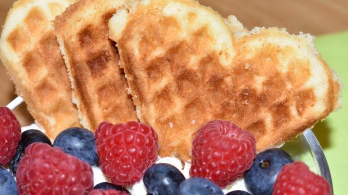 Feine Herzwaffeln Ja, die schmecken wirklich so gut, wie sie aussehen. Pur, mit Früchten, Sahne, Vanilleeis... mmmhh!