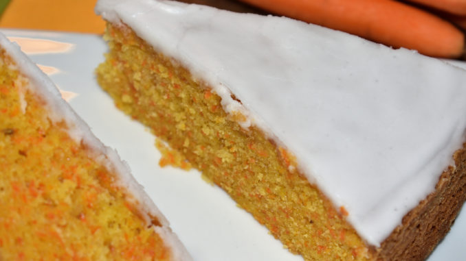 Luftig-leichter Karottenkuchen Mein Name ist Hase - ich weiß, dass Veggie Tobi das Rezept für einen fluffig-lockeren Karottenkuchen kennt! :-)