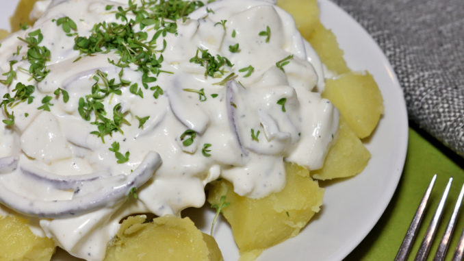 Schmecken nicht nur echten Seeleuten nach einer abenteuerlichen Bootstour... meine nordischen Sahne-Kartoffeln sind auch für bodenständige Landratten ein Leckerbissen. :-)