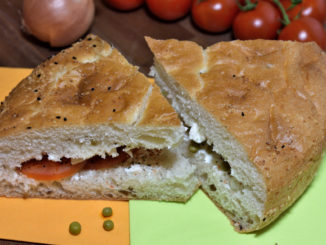 Gefülltes Fladenbrot mit Erbsen - definitiv eine ungewöhnliche Kombi, die Du unbedingt probieren solltest!