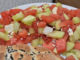 Ein Sommersalat zum Verlieben - erfrischende Wassermelone trifft auf salzigen Fetakäse. Perfekt für jede Grillparty und als kleiner Snack unterwegs.