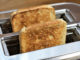 Eine Scheibe Toastbrot mit Margarine und selbstgemachter Erdbeermarmelade - mmh, dafür lasse ich alles andere stehen. Auch wenn das natürlich so seine Kalorien hat...