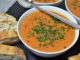 Du hast wenig Zeit, aber Appetit auf was Gesundes, das wirklich lecker schmeckt? Da habe ich was für Dich: meine selbstgemachte Tomatensuppe! Die ist nicht nur in Rekordzeit fertig, sondern auch echt gut.