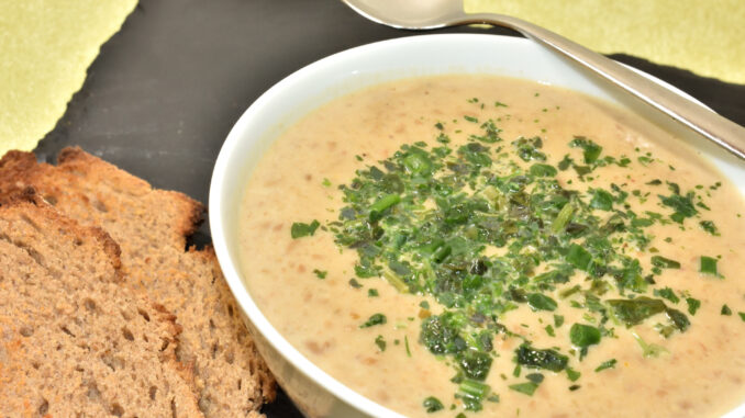 Klassische Linsensuppe mit Sahne | Veggie Tobi
